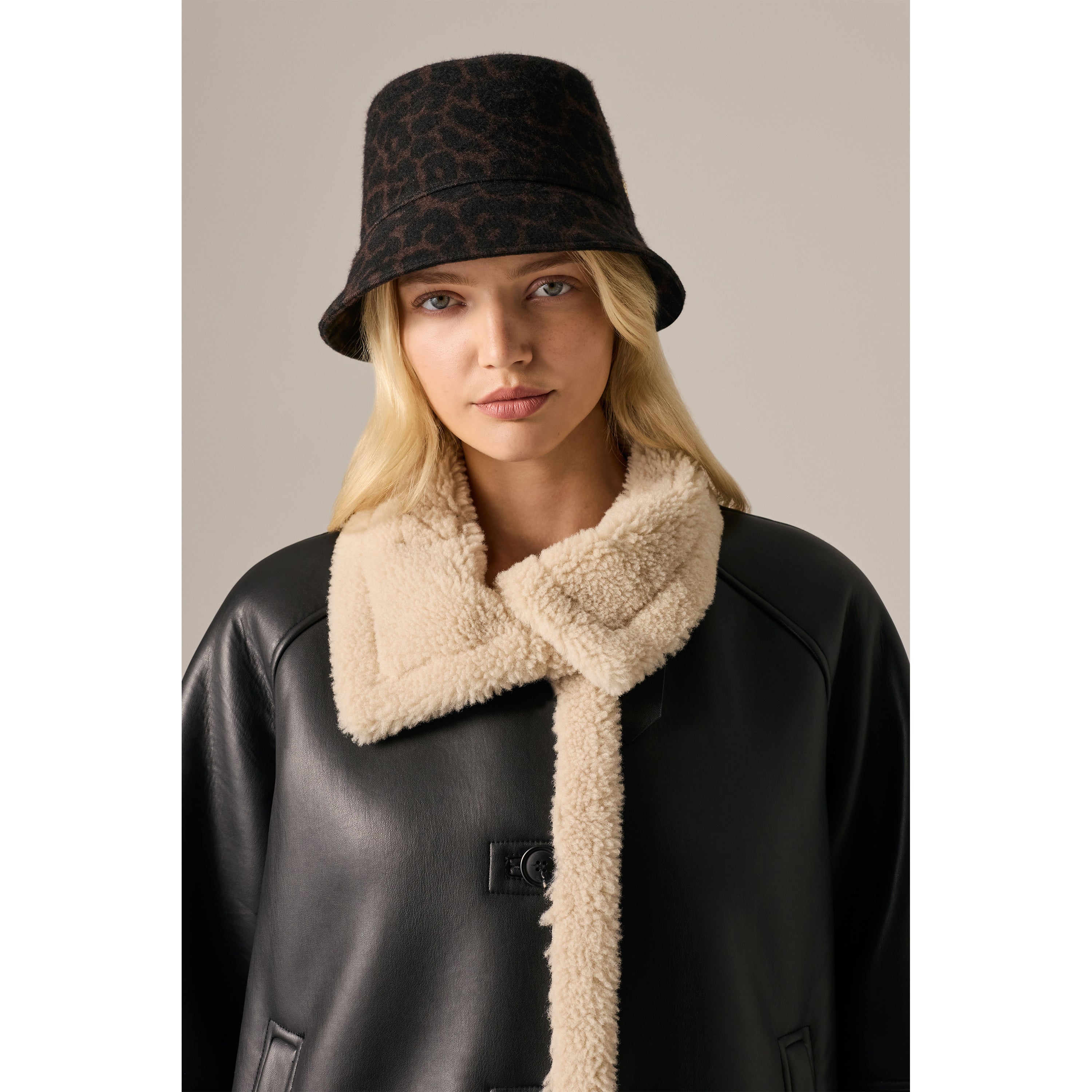 Cyrus Jacquard Bucket - Dark Choc | Helen Kaminski AU