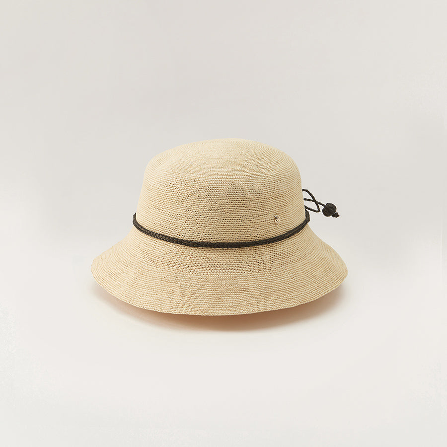 Wide brim cloche hat discount